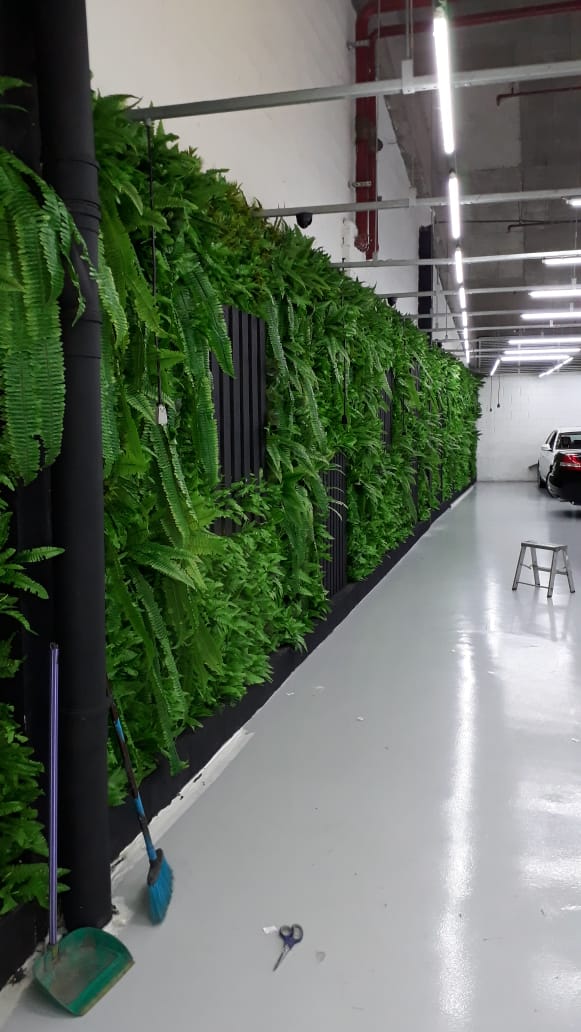 Jardim vertical em garagem
